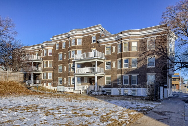 Building Photo - 210 S 24th St