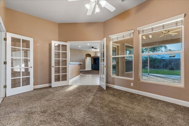 Building Photo - West Bakersfield Custom Home for Rent Available Now!