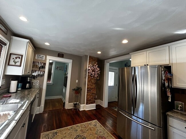 Building Photo - Cozy & Updated - 3 BR home in Old SW!