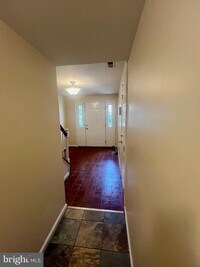Building Photo - 8008 Broken Reed Ct