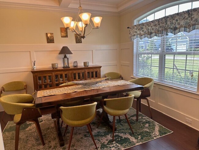 Building Photo - 4 Bedroom, 2.5 bath home in Mimosa Bay Com...
