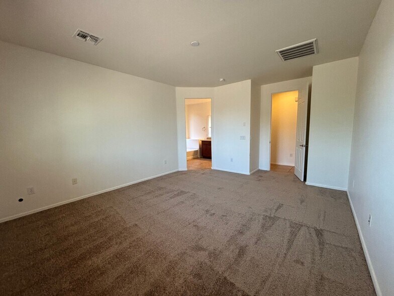 Building Photo - 12553 N Green Oak Dr