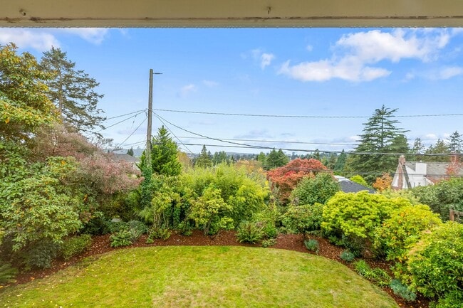 Building Photo - 4bd/2ba Seattle Home