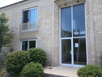 Building Photo - 140 Green Bay Rd