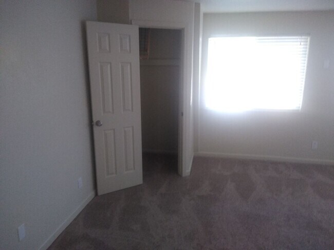 Building Photo - 2 Bedroom Single Family Home in Loomis-Bri...