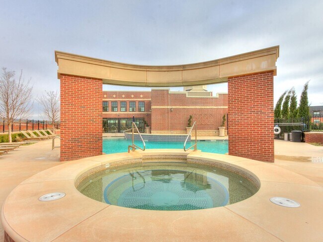 Building Photo - Beautiful Downtown OKC Townhouse