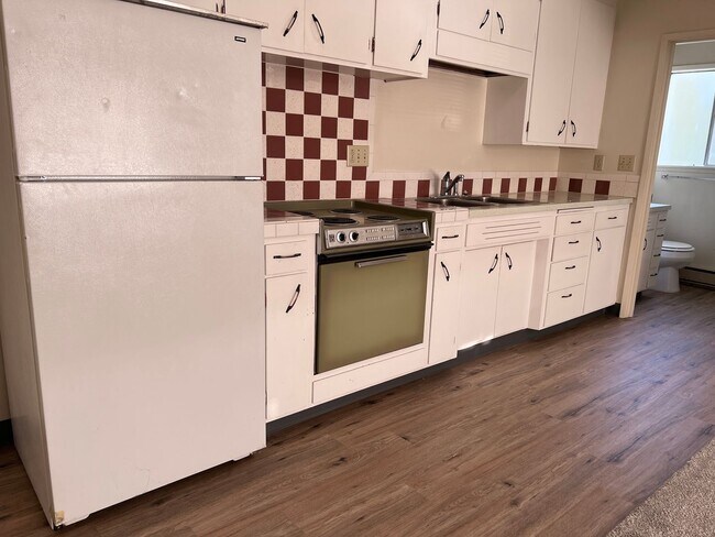 Building Photo - Charming Top-Floor Studio with Scenic Views at The Willows