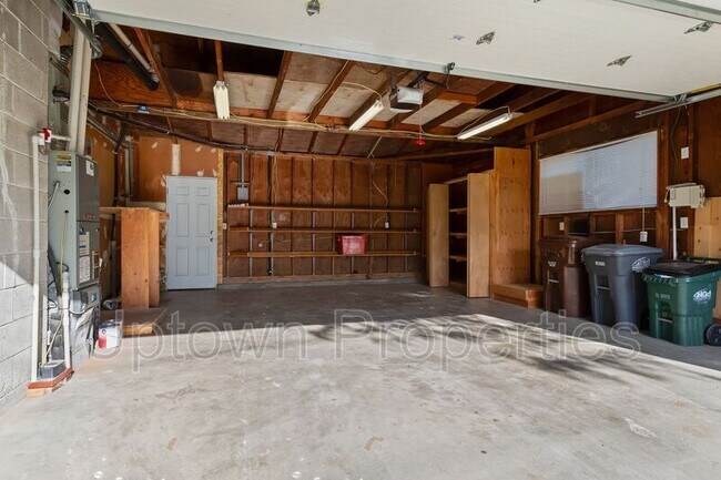 Building Photo - 1192 SE 21st Ave