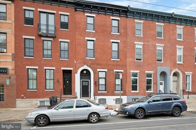 Building Photo - 1637 W Girard Ave