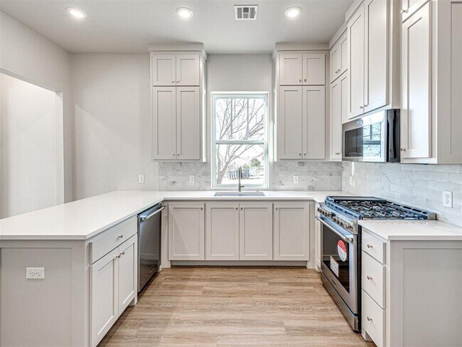 Building Photo - 29596 Memory Ln