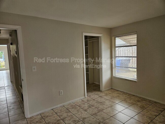 Building Photo - 1635 Newport Ct