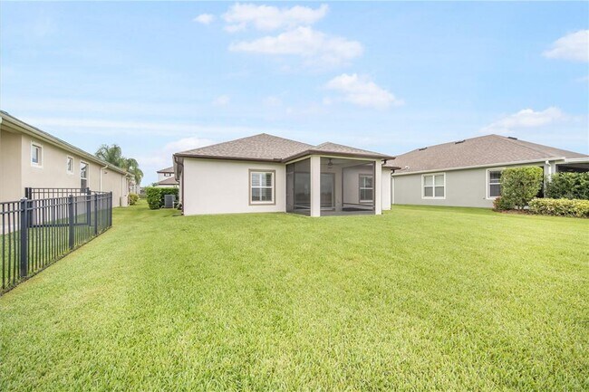 Building Photo - 13330 Palmera Vista Dr