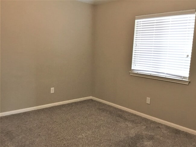 Building Photo - 21655 Falvel Lake Dr