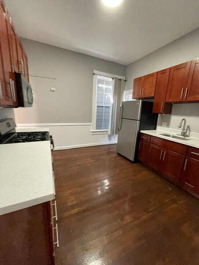 Building Photo - 1070 54th St