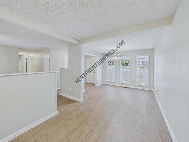Building Photo - 8210 Park Ave
