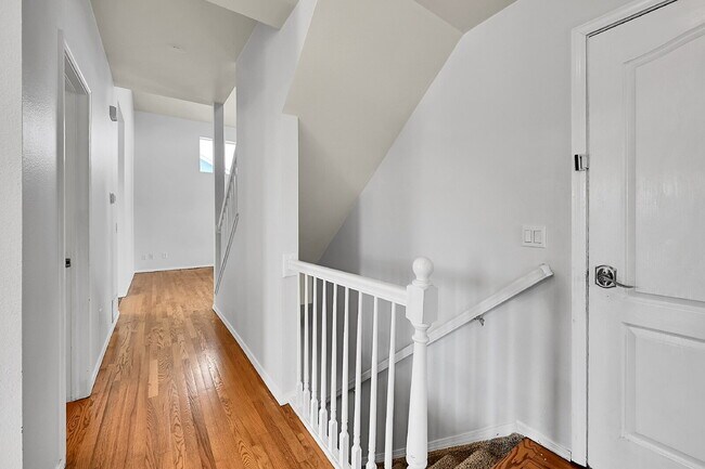 Building Photo - $2,995, 4 bed, 3.5 bath, located in Monume...