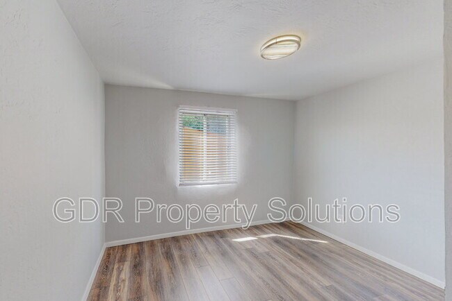 Building Photo - 1717 Griegos Rd NW