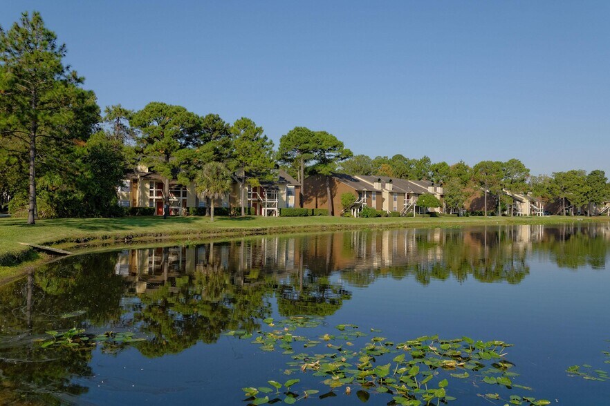 Building Photo - Grove at Deerwood