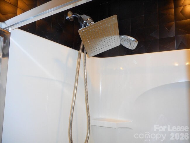 Building Photo - 3058 Eastcott Ave