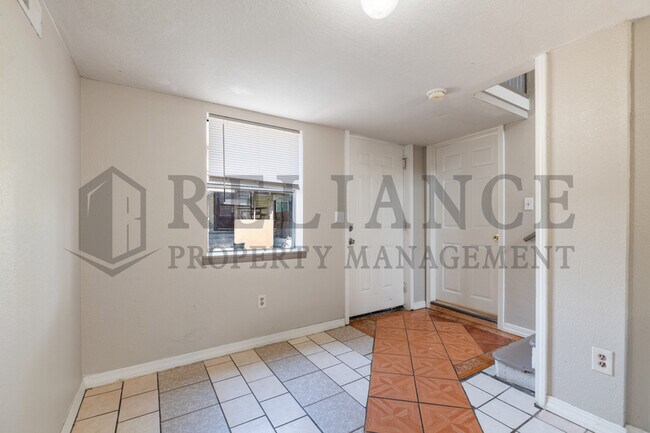 Building Photo - 1146 S Pattie St