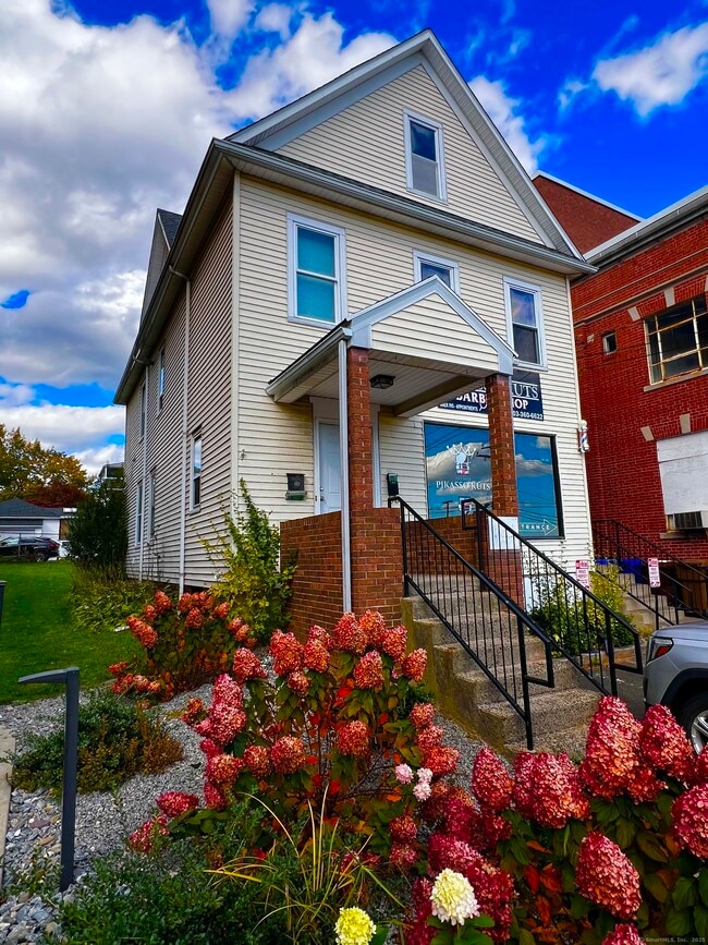 Building Photo - 58 Washington St