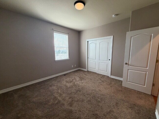 Building Photo - Luxurious 5-Bed Oasis with Scenic Views and Elegant Finishes in Blackstone Country Club, Includes...