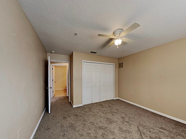 Building Photo - 5800 Lake Pointe Village Cir