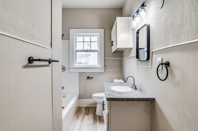 Building Photo - 309 Chautauqua