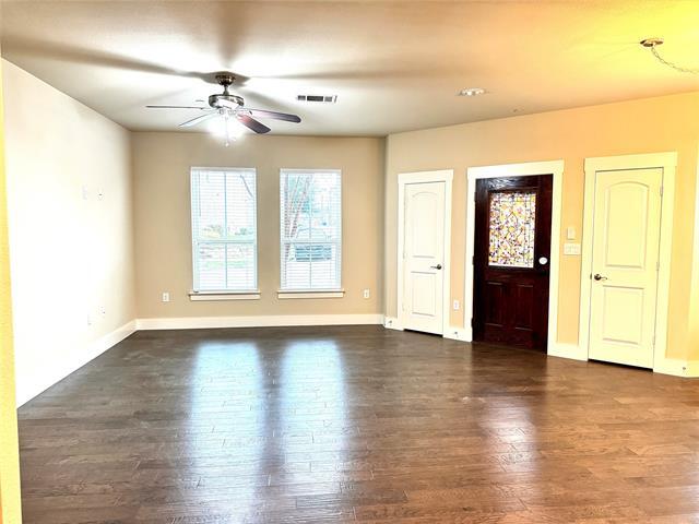 Building Photo - 301 Lily Ln