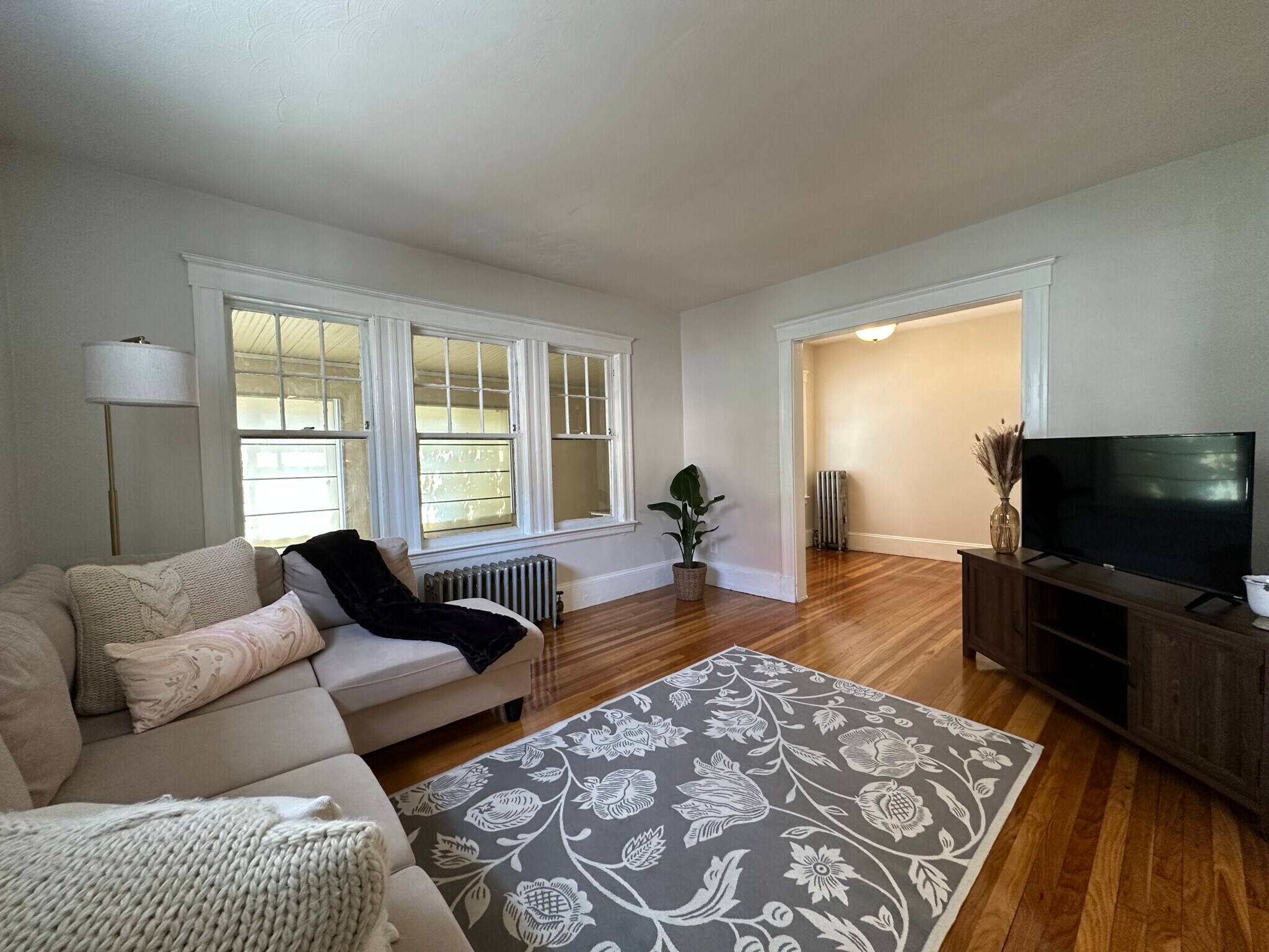 Building Photo - 19 Larose Pl