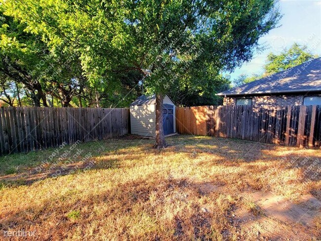 Building Photo - 809 Dogwood Trail