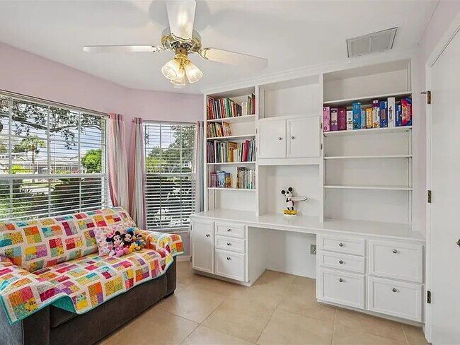 Building Photo - "Pool Home! Spacious 3-Bed, 2-Bath Gem on Shoreline Drive, Clearwater"