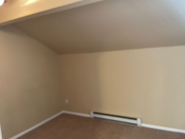 Building Photo - Spacious & Unique 3BD/2BA Townhome w/ Gara...