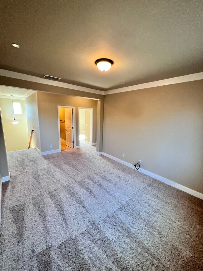 Building Photo - Stunning 3 Bedroom, 2.5 Bath Single Family Home, Gated Community, Beautiful Inside & Out!