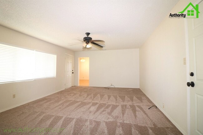 Building Photo - 21627 7 Lakes Rd