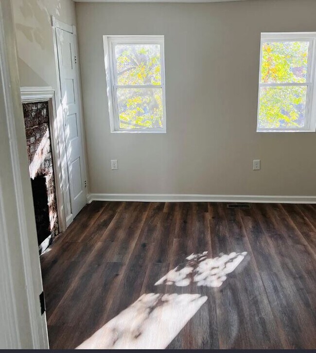 Building Photo - Gough