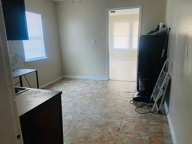 Building Photo - 744 9th St