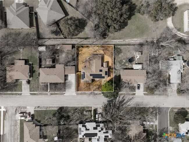 Building Photo - 204 Oak St