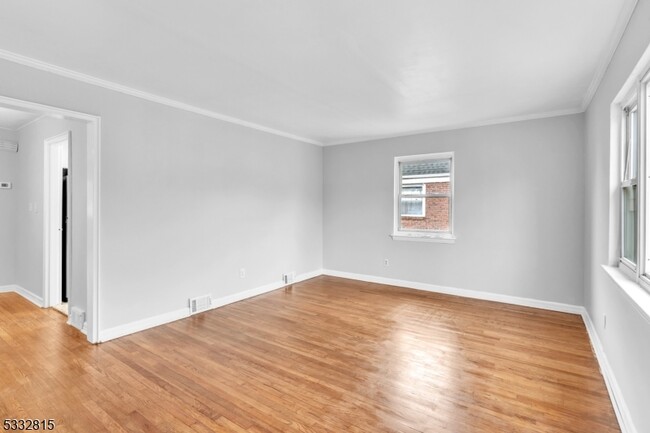 Building Photo - 164 Midland Pl