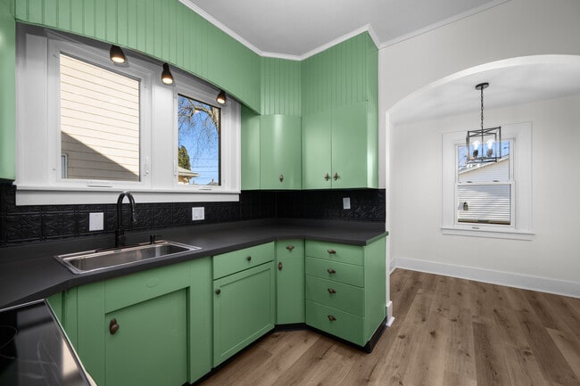 Building Photo - 1182 25th St