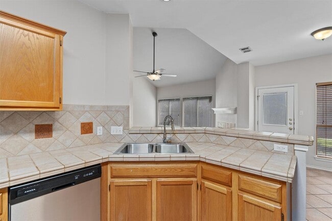 Building Photo - 1805 Gray Oak Dr
