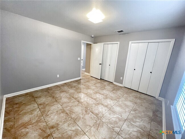 Building Photo - 1768 Kuehler Ave