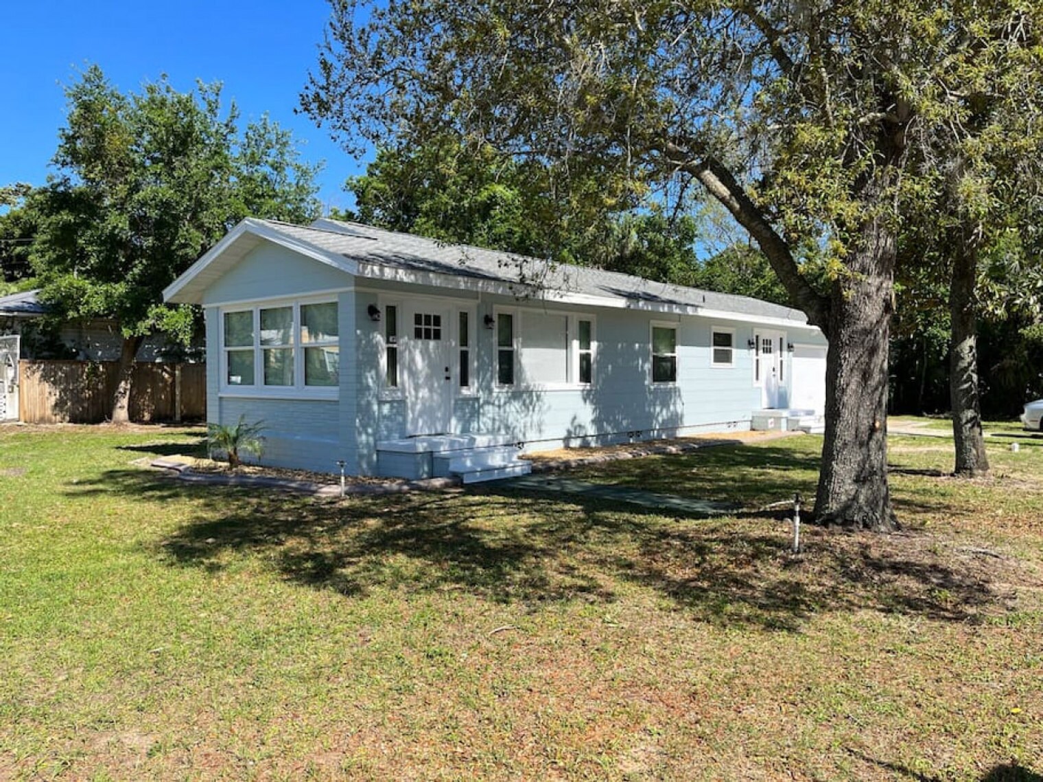 Building Photo - 745 Daytona Ave