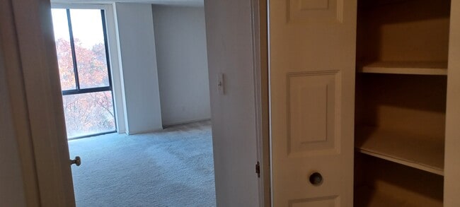 Building Photo - 2311 Pimmit Dr