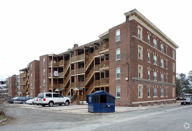 Building Photo - 587 Pleasant St