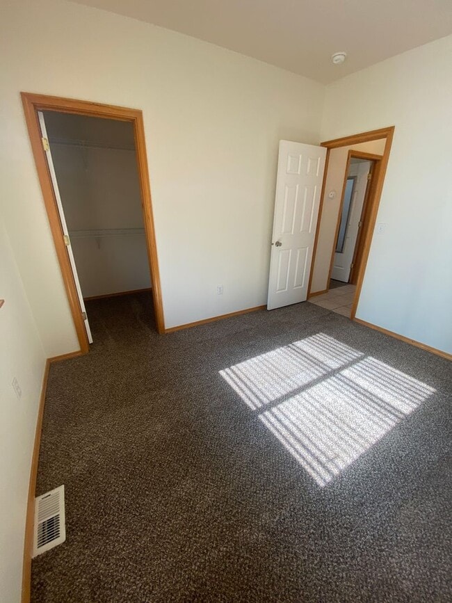 Building Photo - April Rent FREE - Triple Car Garage