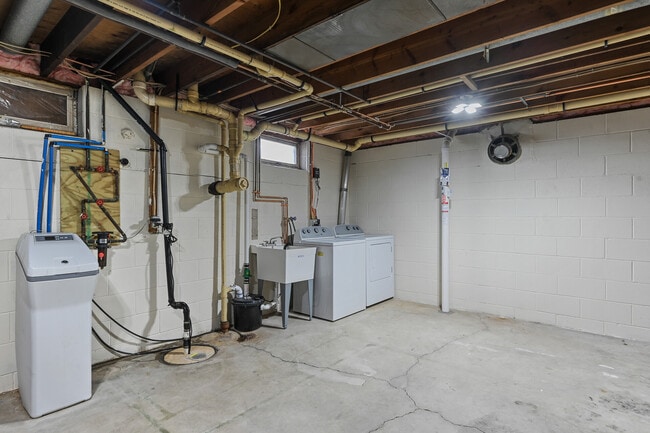 Building Photo - 9402 65th St NE