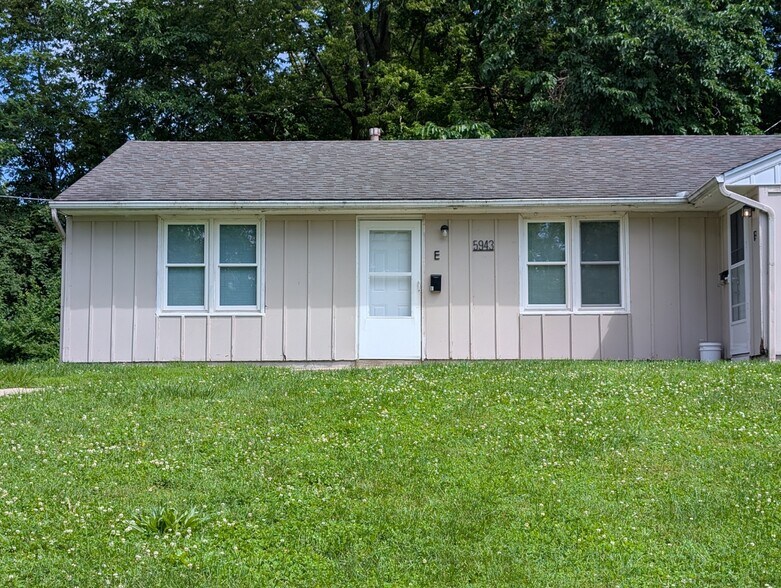 Front of Unit E - 5943 Raytown Rd