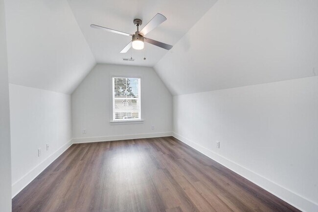 Building Photo - Primary bedroom on main level with bonus l...