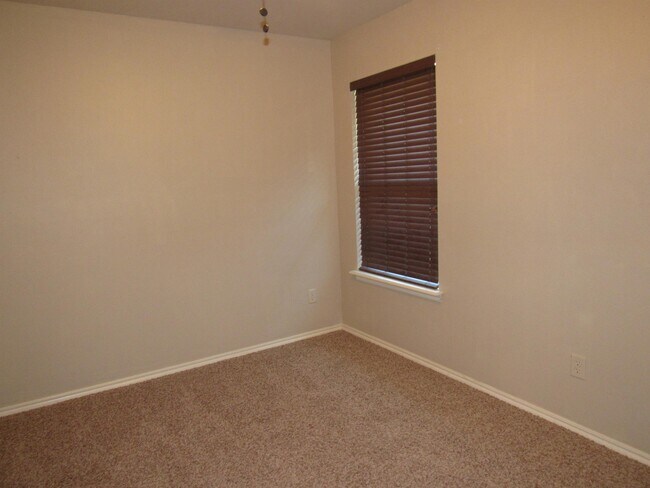 Building Photo - 17516 Black Hawk Dr